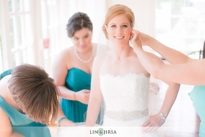 08-destination-wedding-photographer-bride-getting-ready