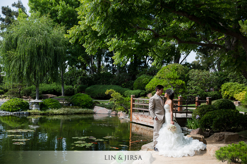 12-the-villa-westminster-wedding-photographer-wedding-bouquet
