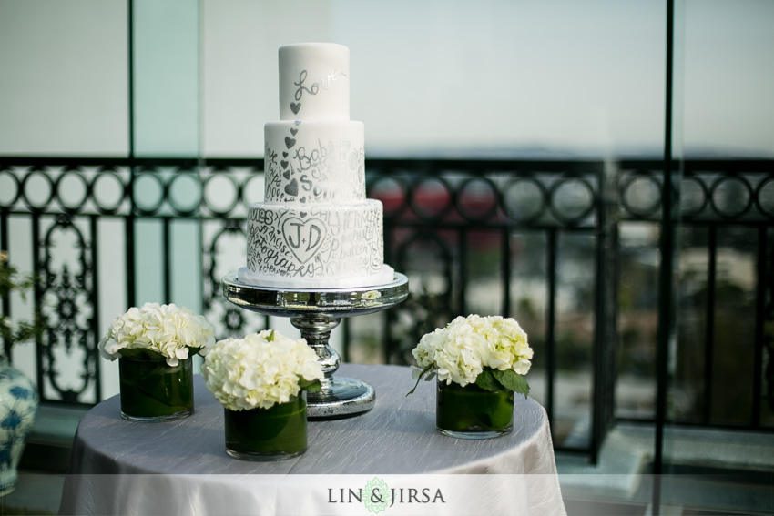 24-the-london-west-hollywood-hotel-wedding-photographer-wedding-cake