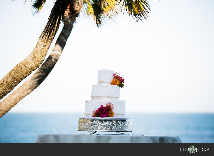 25-adamson-house-malibu-wedding-photographer-wedding-cake