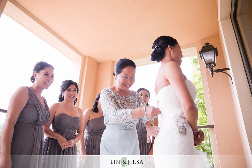 02-seven-degrees-laguna-beach-wedding-photographer-bride-getting-ready