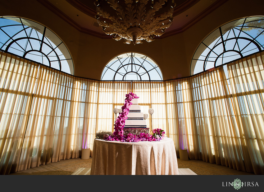 17-pelican-hill-wedding-photographer-wedding-cake