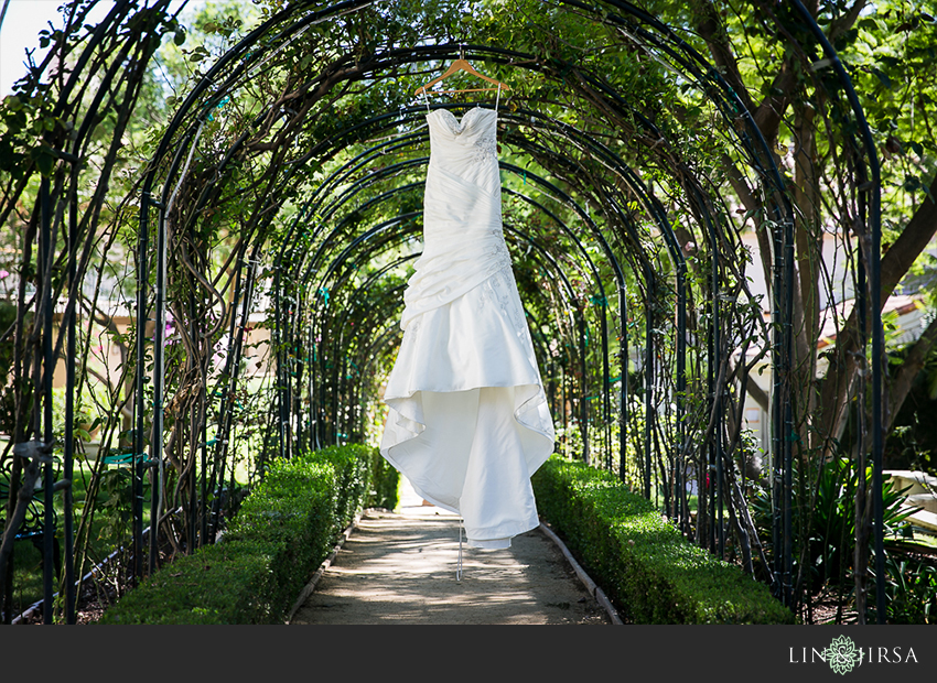 02-edens-garden-moorpark-wedding-photographer-wedding-dress