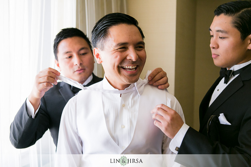06-hyatt-regency-irvine-wedding-photographer-groom-getting-ready
