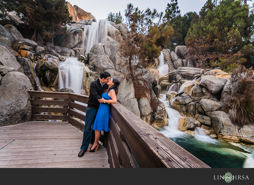 08-disneyland-resort-engagement-photographer