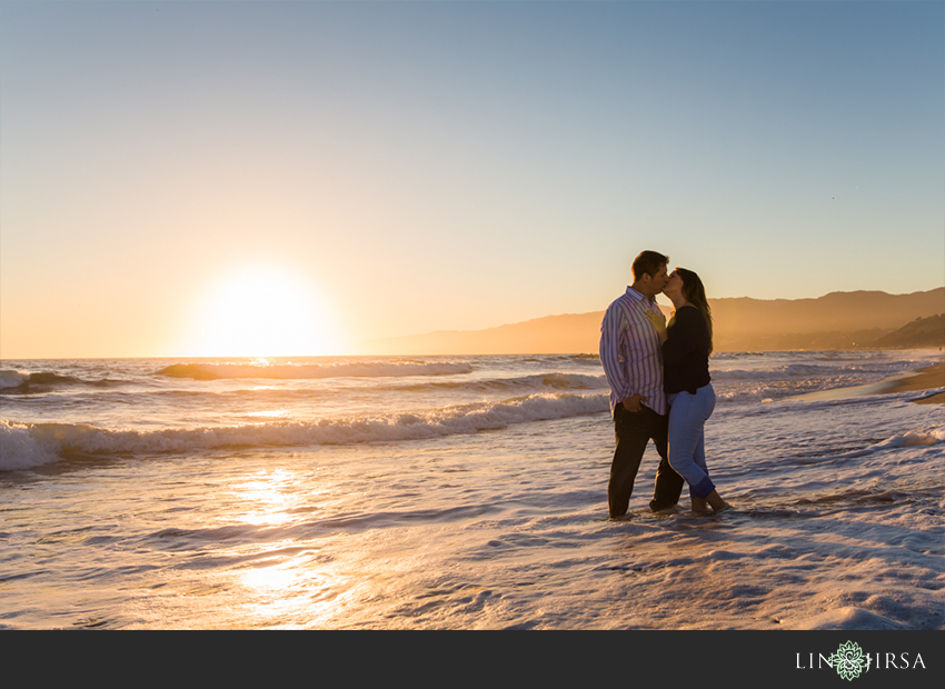 08-santa-monica-engagement-photography