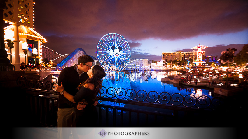 12-disneyland-resort-engagement-photographer