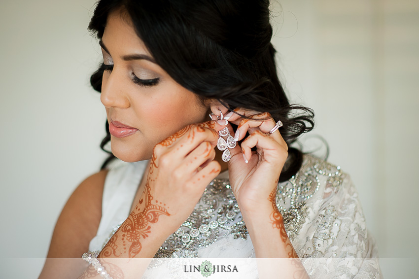 05-hilton-irvine-wedding-photographer-bride-earrings