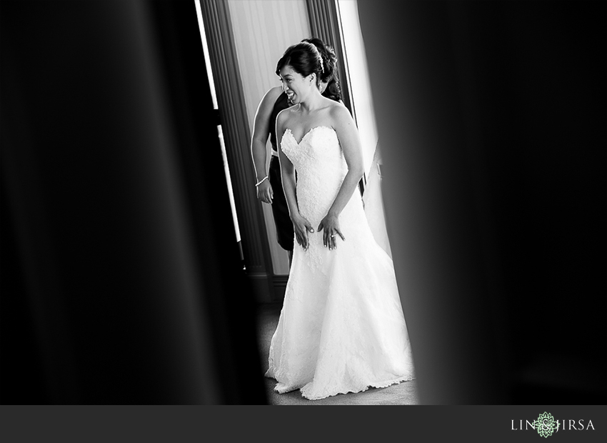 05-manchester-grand-hyatt-san-diego-wedding-photographer-beautiful-bride-portrait-getting-ready
