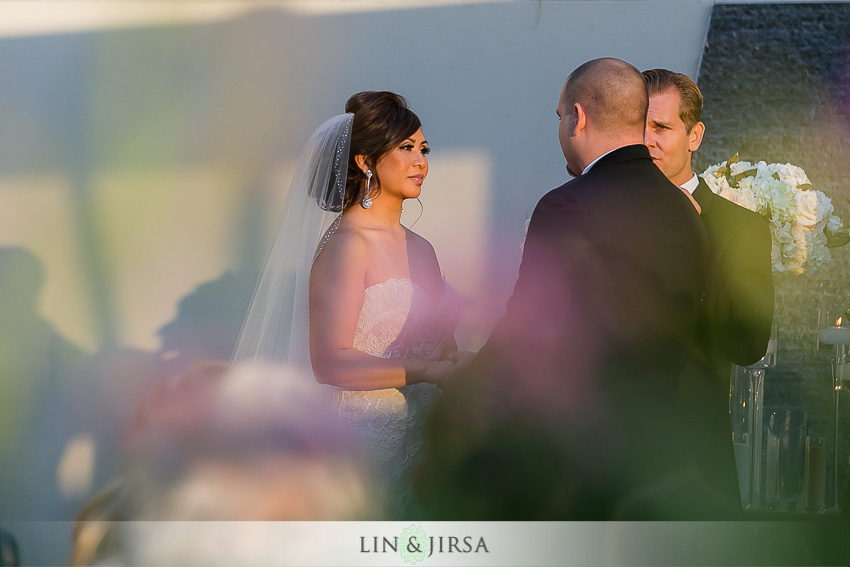 16-seven-degrees-laguna-beach-wedding-photographer-outdoor-wedding-ceremony