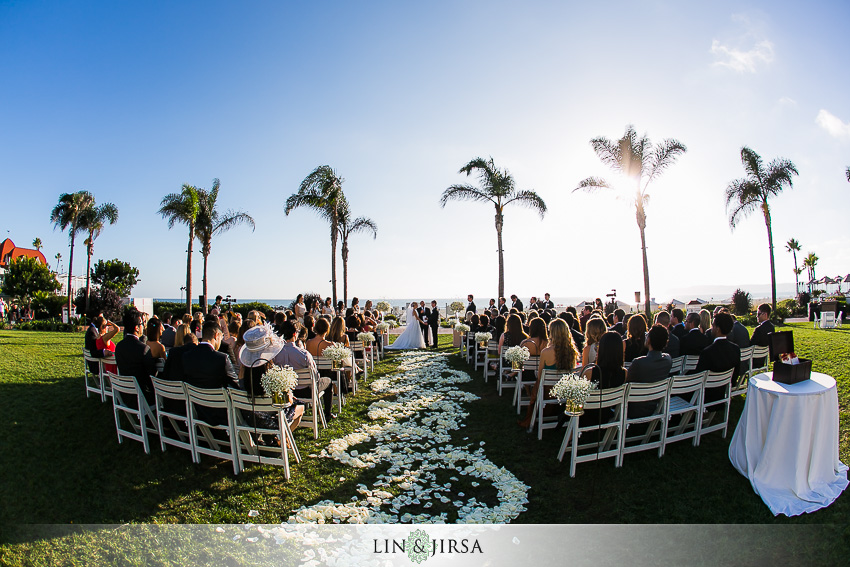 17-hotel-del-coronado-san-diego-wedding-photographer-beach-wedding-ceremony-pictures