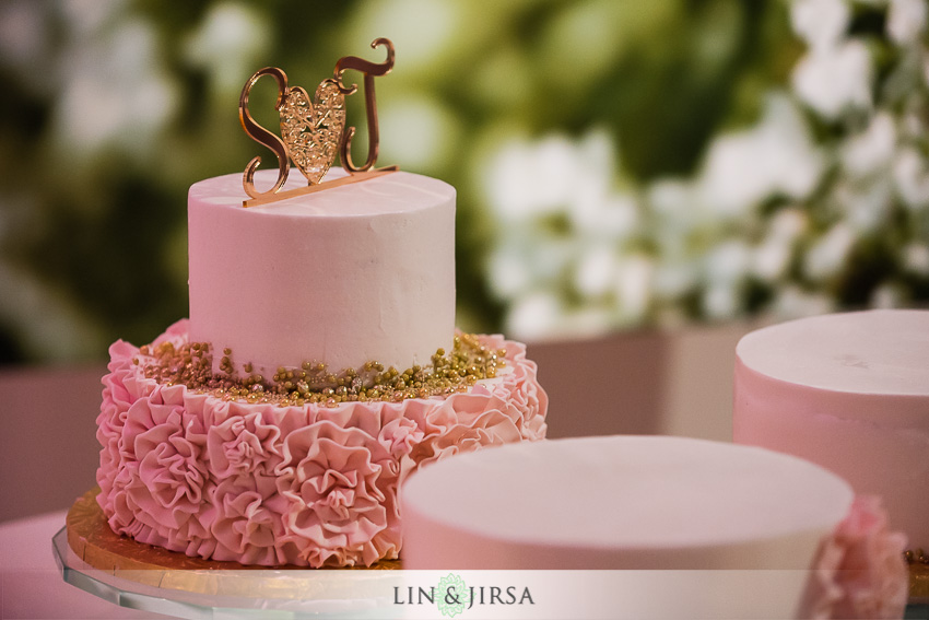 23-seven-degrees-laguna-beach-wedding-photographer-wedding-cake