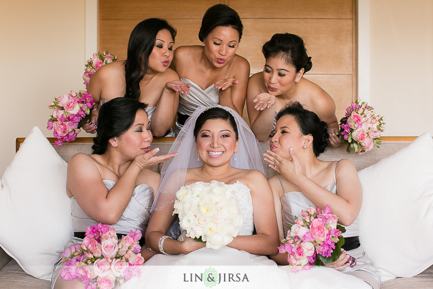 02-hotel-bel-air-los-angeles-wedding-photographer-bride-with-bridesmaids-wedding-day