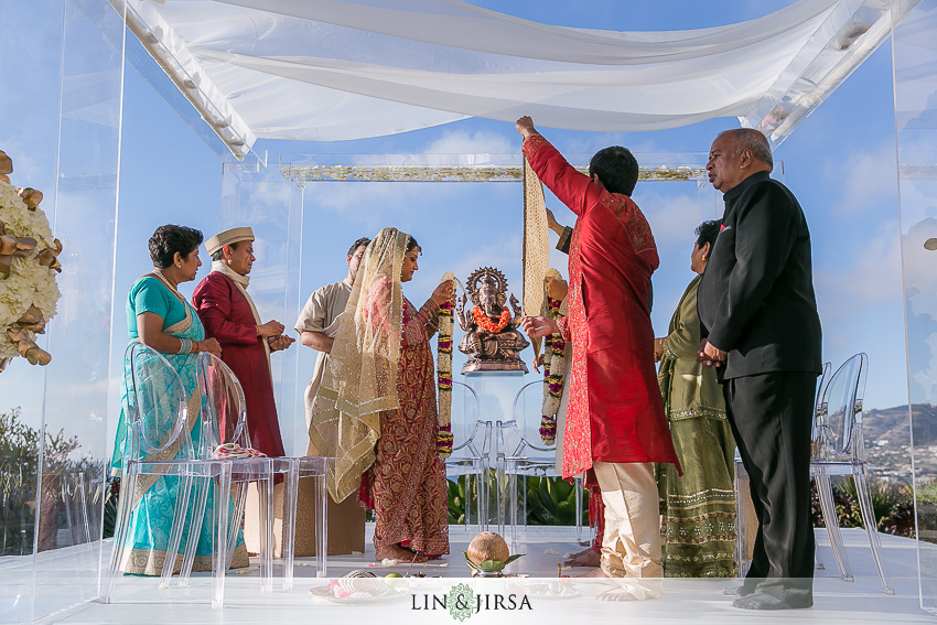 23-ritz-carlton-laguna-niguel-indian-wedding-photographer-outdoor-indian-ceremony