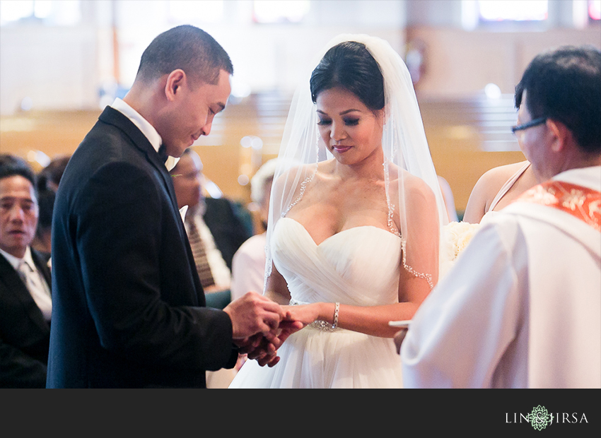 09-jw-marriott-ihilani-ko-olina-hawaii-wedding-photographer-catholic-wedding-ceremony-photos
