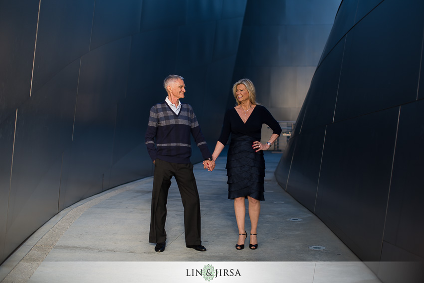 03-gorgeous-downtown-los-angeles-night-time-engagement-photos