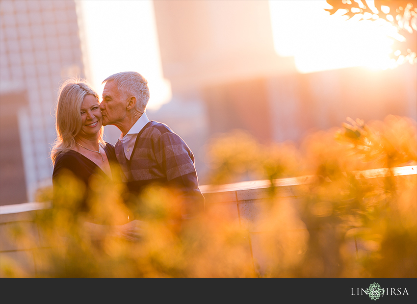 05-gorgeous-downtown-los-angeles-night-time-engagement-photos