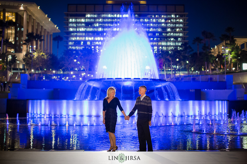 08-gorgeous-downtown-los-angeles-night-time-engagement-photos