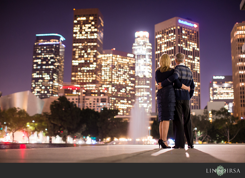 10-gorgeous-downtown-los-angeles-night-time-engagement-photos