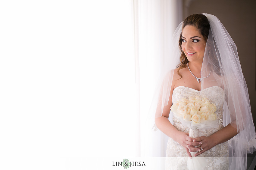 05-hyatt-huntington-beach-orange-county-wedding-photographer-bride-portrait