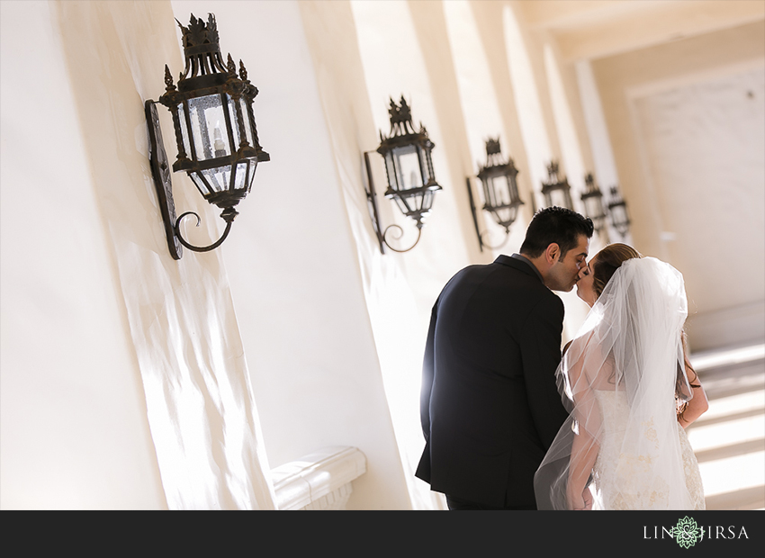 09-hyatt-huntington-beach-orange-county-wedding-photographer-bride-and-groom-weddnig-photos