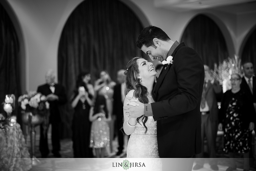 23-hyatt-huntington-beach-orange-county-wedding-photographer-beautiful-bride-and-groom-first-dance-photos