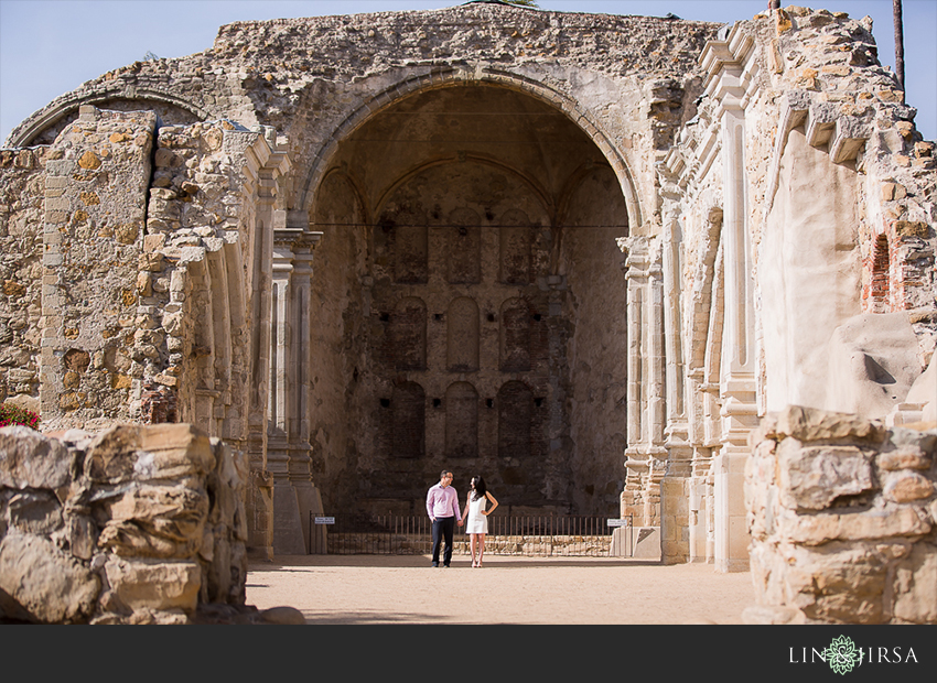 06-beautiful-mission-san-juan-engagement-photos