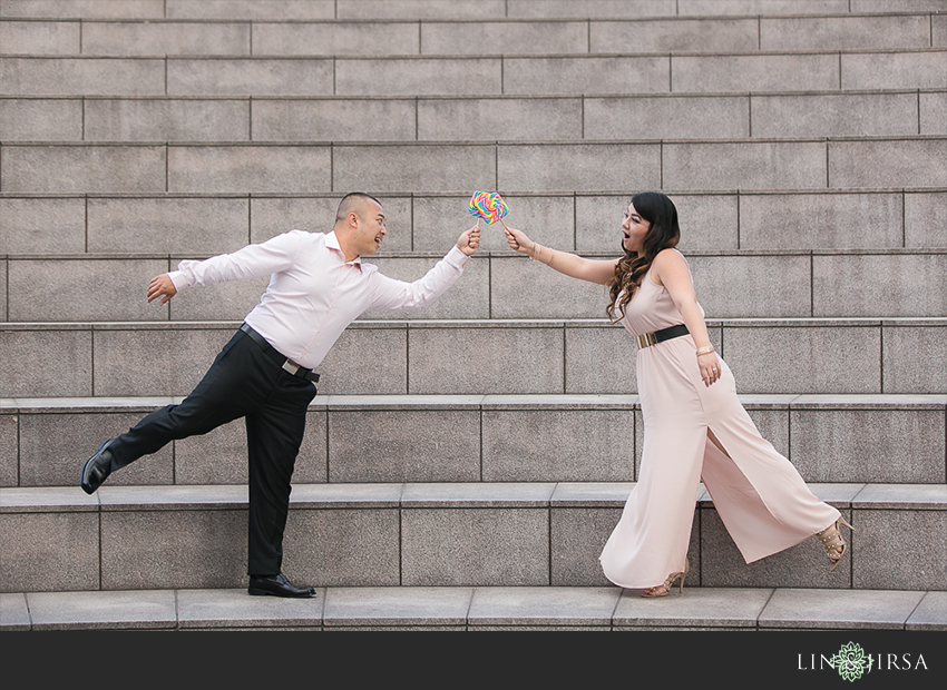 06-fun-downtown-los-angeles-sunset-engagement-photos
