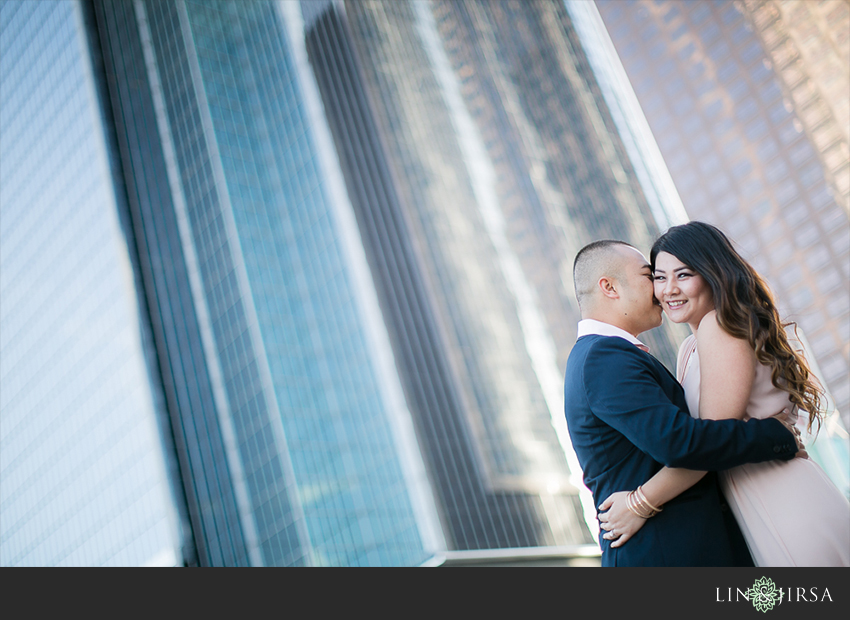 07-fun-downtown-los-angeles-sunset-engagement-photos