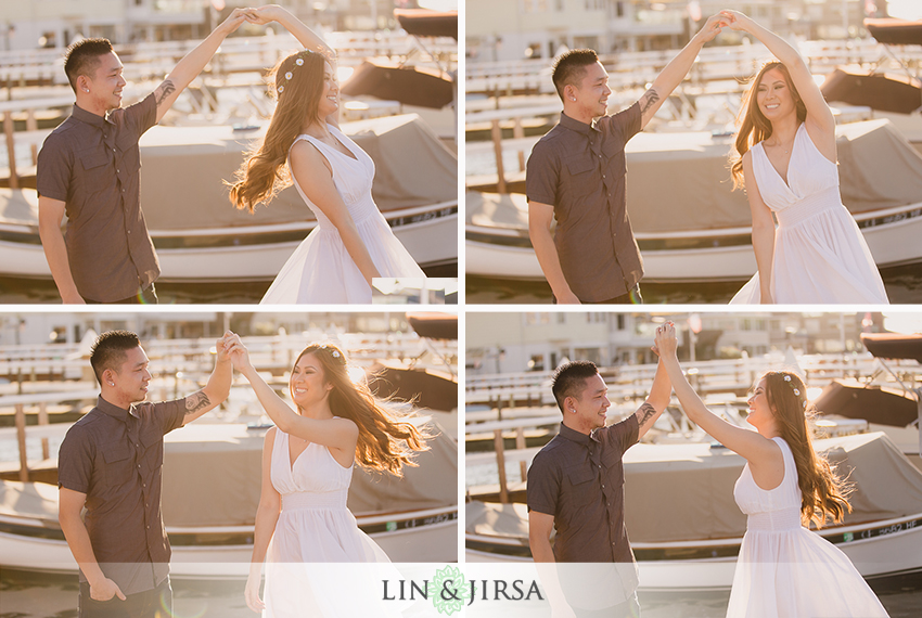 05-fun-balboa-island-newport-beach-engagement-photos