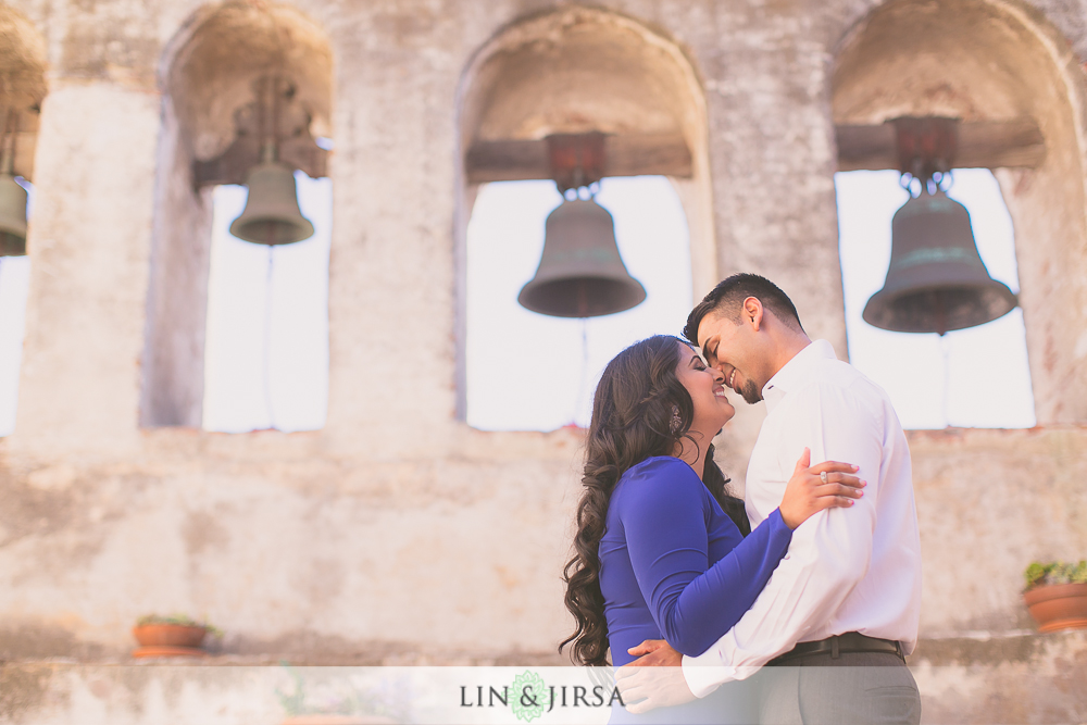 06-lovely-mission-san-juan-capistrano-indian-engagement-pictures