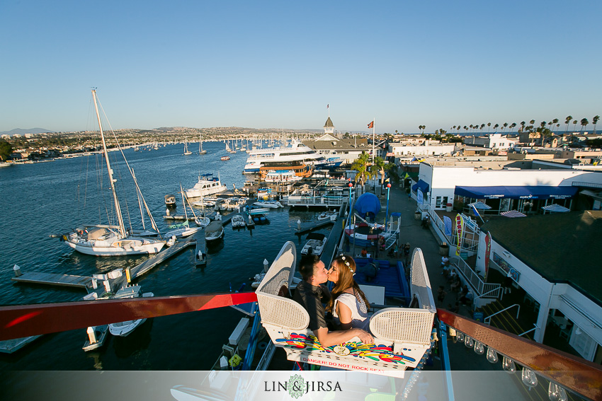 07-fun-balboa-island-newport-beach-engagement-photos