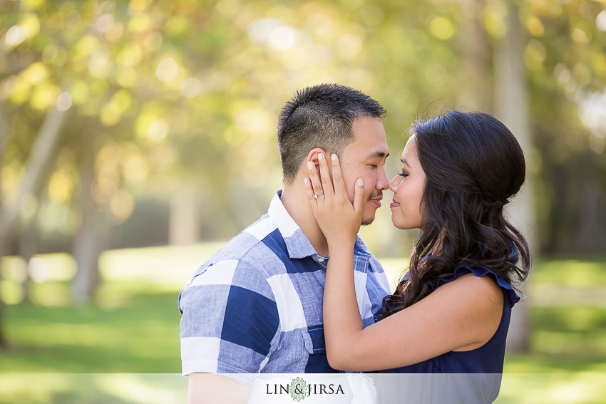 04-fun-romantic-crystal-cove-engagement-photographer