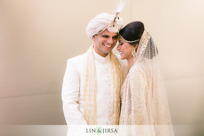 10-walt-disney-concert-hall-indian-wedding-first-look-couple-session-photos