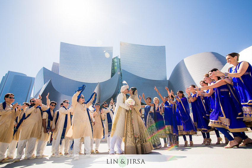 13-walt-disney-concert-hall-indian-wedding-party-photos