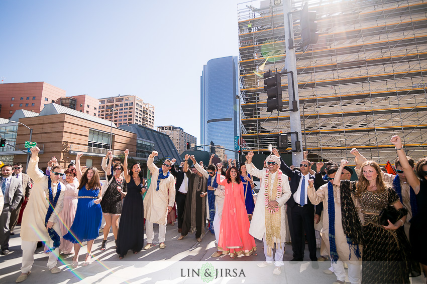 18-walt-disney-concert-hall-indian-wedding-indian-baraat-photos
