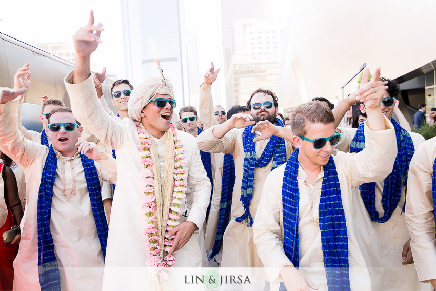 19-walt-disney-concert-hall-indian-wedding-indian-baraat-photos