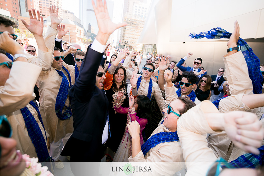 22-walt-disney-concert-hall-indian-wedding-indian-baraat-photos