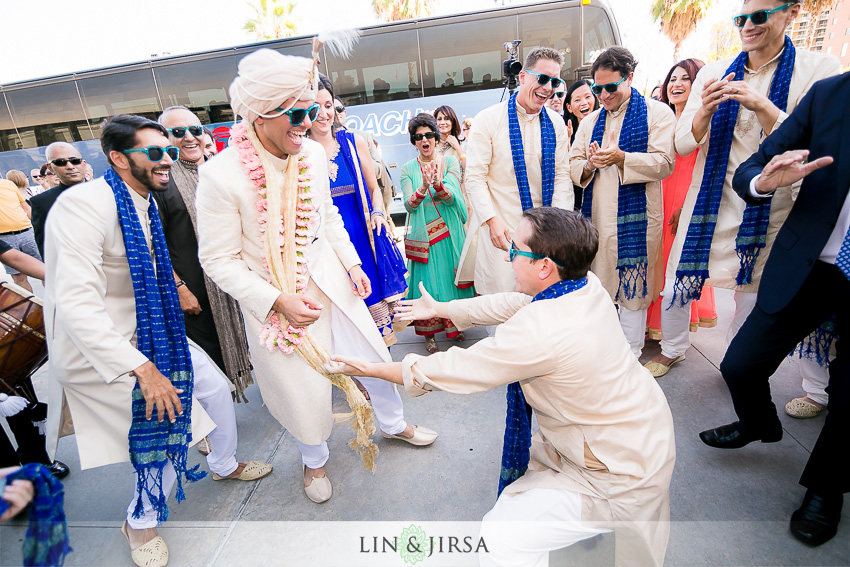 23-walt-disney-concert-hall-indian-wedding-indian-baraat-photos
