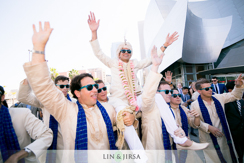 24-walt-disney-concert-hall-indian-wedding-indian-baraat-photos