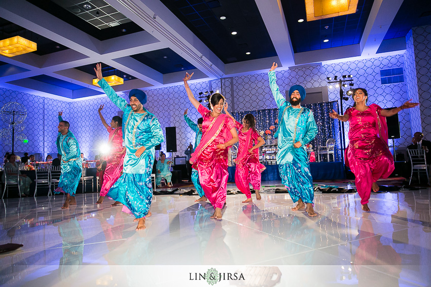 39-fun-los-angeles-indian-wedding-reception-photos