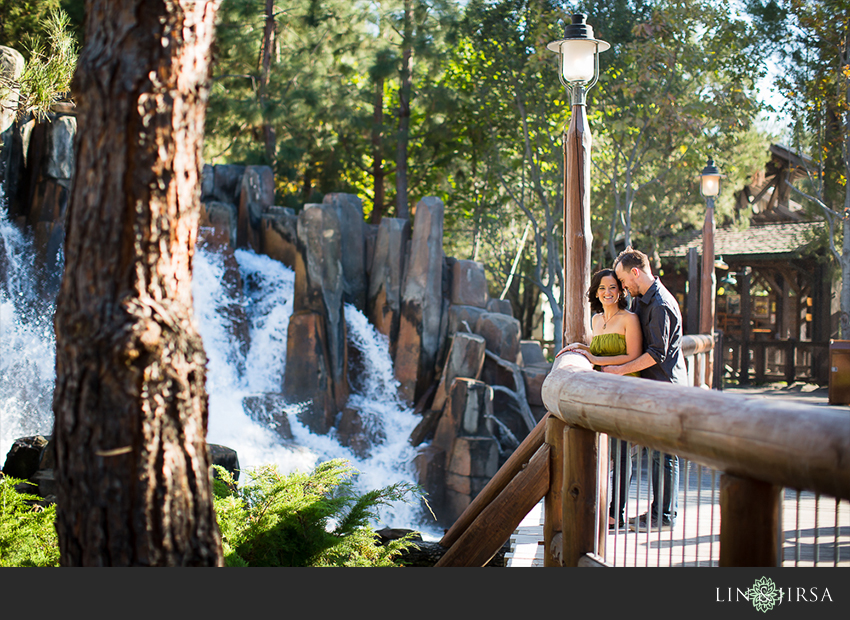 005-happiest-place-on-earth-engagement-photos