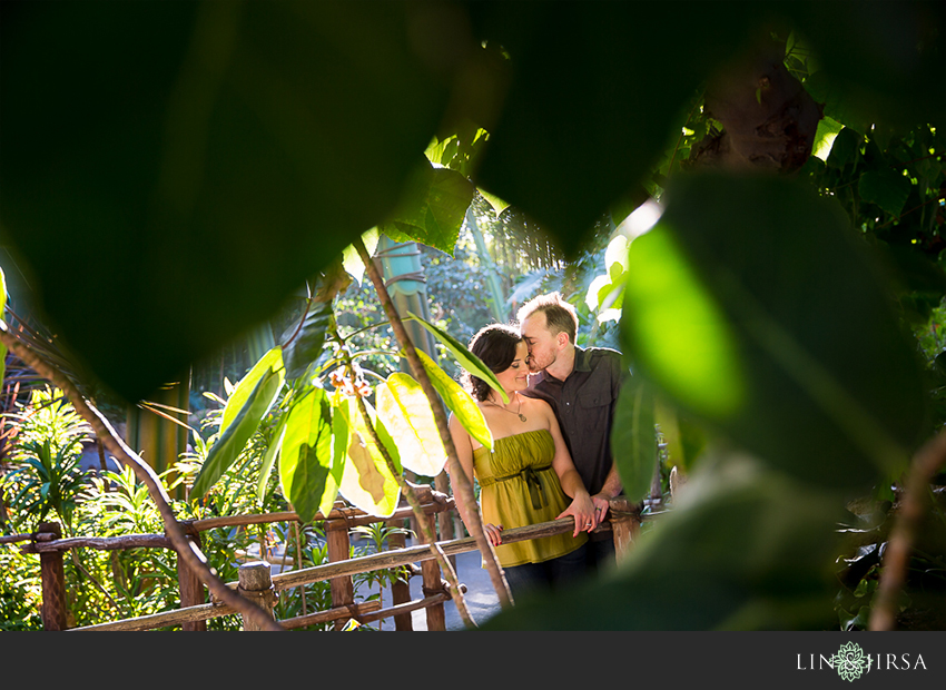 010-happiest-place-on-earth-engagement-photos