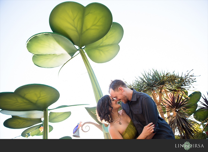 012-happiest-place-on-earth-engagement-photos