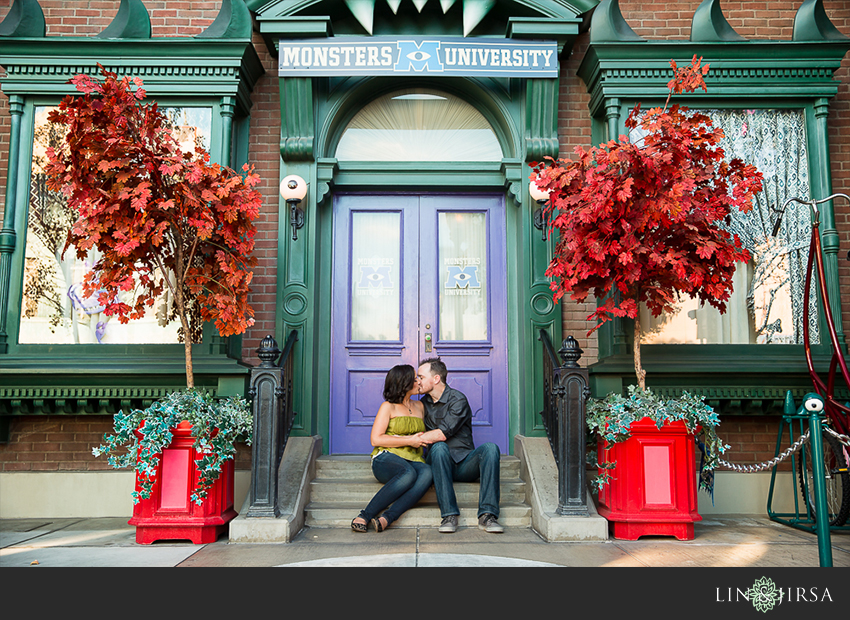 013-happiest-place-on-earth-engagement-photos