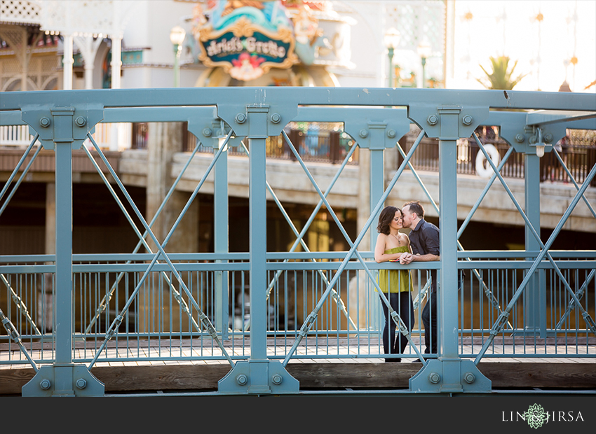 014-happiest-place-on-earth-engagement-photos