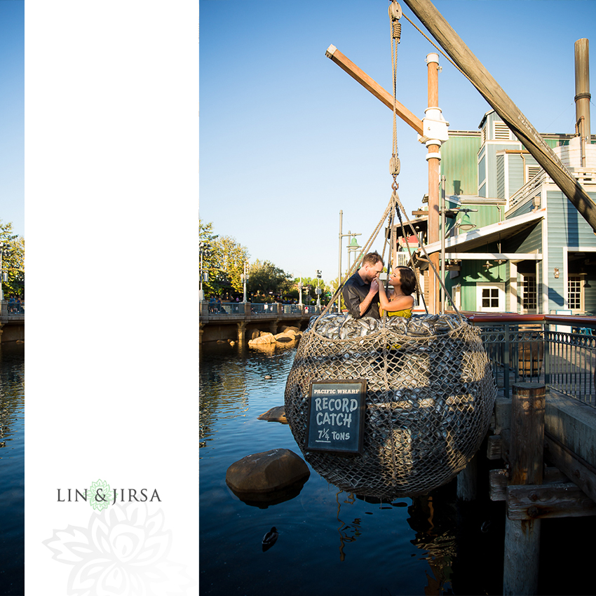 015-happiest-place-on-earth-engagement-photos