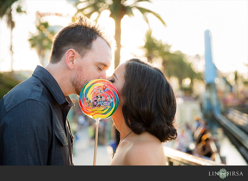 016-happiest-place-on-earth-engagement-photos