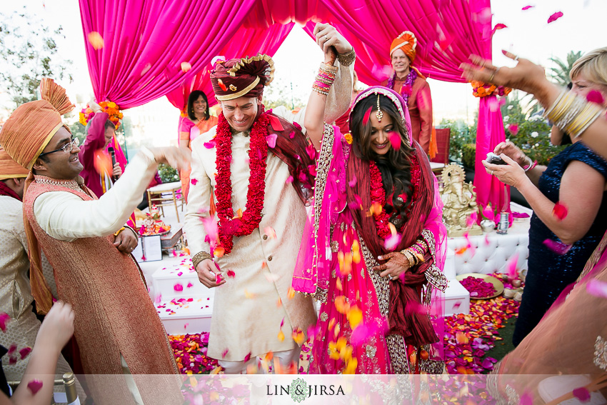 035-the-london-west-hollywood-indian-wedding-photographer-wedding-ceremony-photos