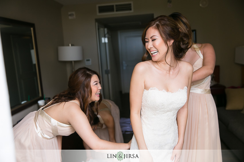 04-newport-beach-marriott-wedding-photographer-getting-ready-photos